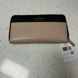 Kate Spade Cream and Black Zip Wallet